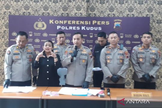 Polres Kudus rutin patroli di rumah warga yang terdampak banjir