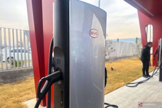 BYD pamer charger 1 megawatt, isi baterai 20-80 persen hanya 5 menit