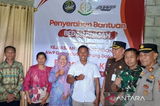 Kejari Temanggung dan Patriot Indonesia melakukan bedah rumah