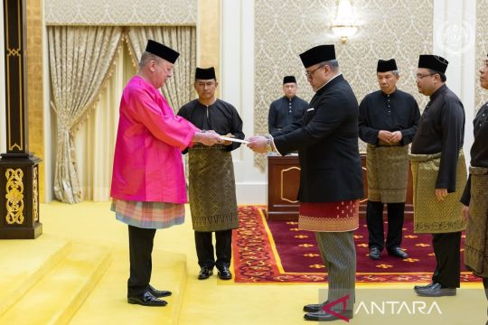 Dubes Iman serahkan Surat Kepercayaan kepada Raja Malaysia