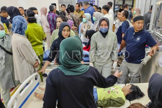 Penanganan medis siswa keracunan makanan di Muaro Jambi
