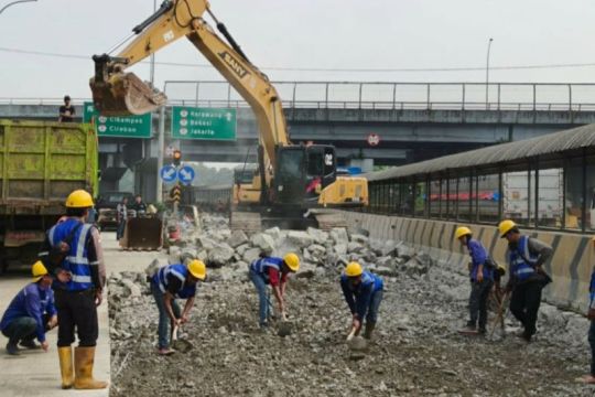 Gerbang Tol Kalihurip Utama 6 ditutup karena pekerjaan rekonstruksi