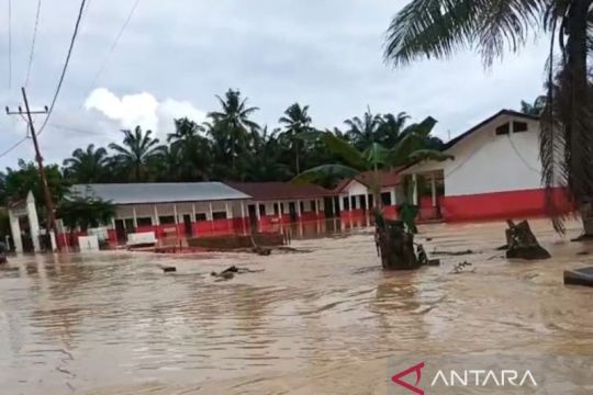 Tanggul jebol, Desa Bandar Tarutung Tapsel kembali terendam banjir