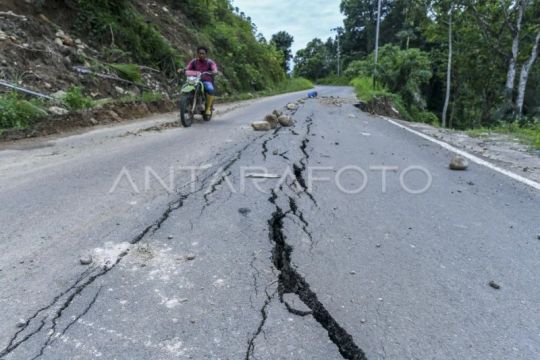 Akses jalan ke Palembayan terban