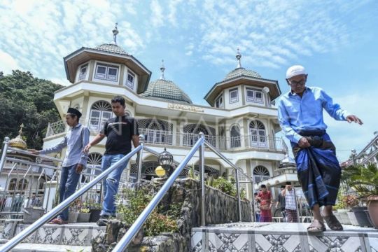 Shalat Jumat pertama Ramadhan penyintas bencana di Malalo