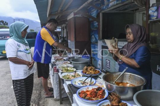 Pasar takjil di Malalak mulai menggeliat pascabencana
