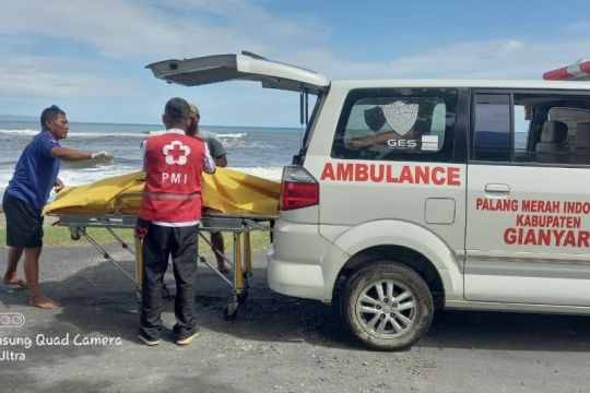 Polisi bawa potongan tubuh manusia ke RSUP Ngoerah untuk diautopsi
