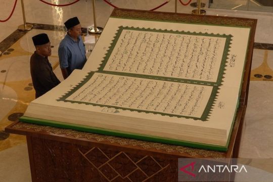 Mushaf Al Quran 3x2 meter karya UNSIQ jadi daya tarik wisata di Solo