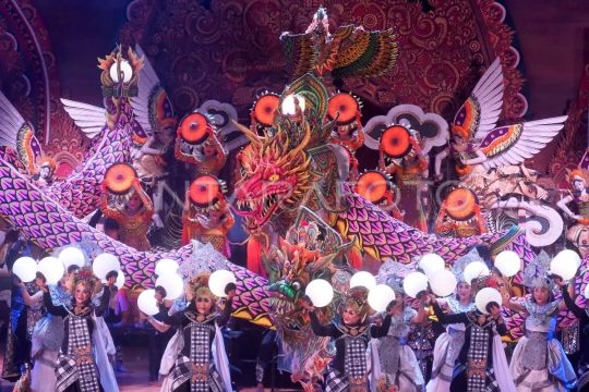 Tarian kolosal Surya Candra Jagaditha di HUT Kota Denpasar