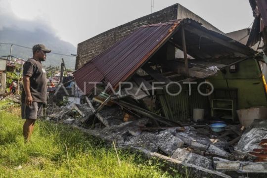 Rumah rusak terdampak gempa di Sulawesi Utara