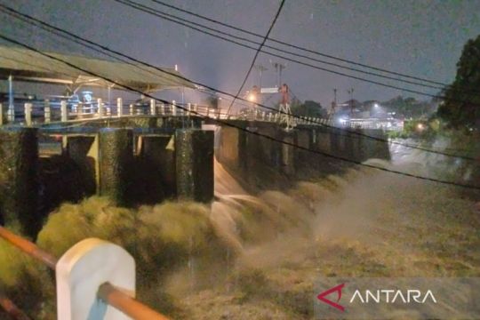 Debit Ciliwung melonjak, Bendung Katulampa berstatus siaga 3 pada Kamis malam