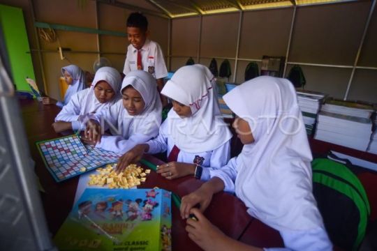 Kemendikdasmen bangun ruang kelas darurat di Sumatera Barat
