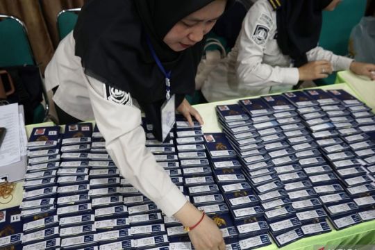 Jamaah calon haji masuk asrama Lampung