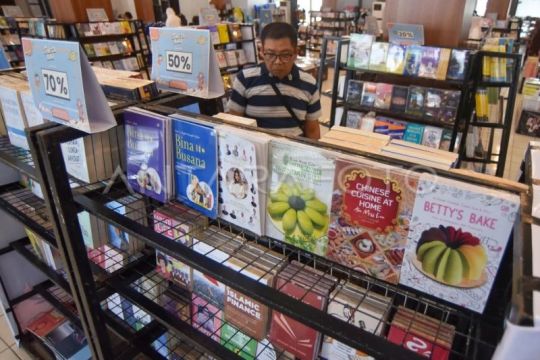 Semesta Buku untuk Padang Membaca