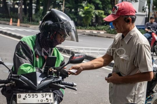 Pemerintah turunkan komisi tarif ojek daring
