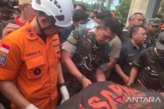 Bantu evakuasi korban erupsi Gunung Dukono, TNI kirim tambahan personel