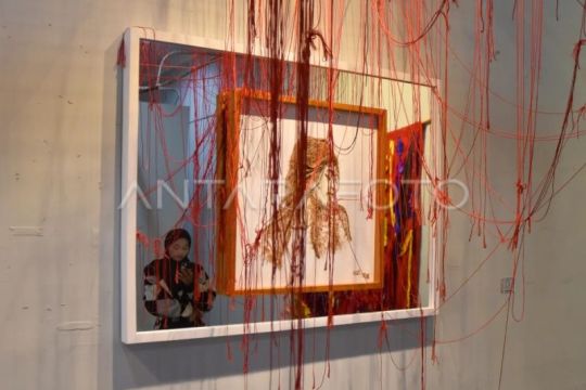 Pameran seni rupa Arek Lungga