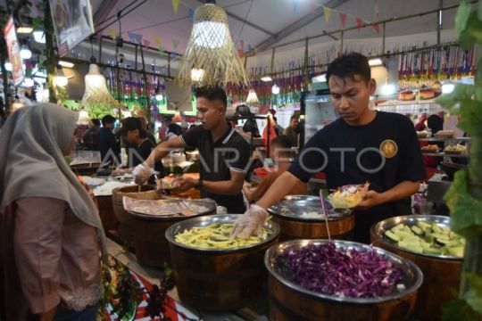 Promosi kuliner populer di Padang