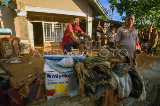 Dampak banjir bandang di Padang