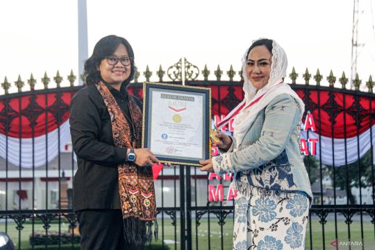 Rekor Muri pembacaan teks proklamasi dengan bahasa isyarat