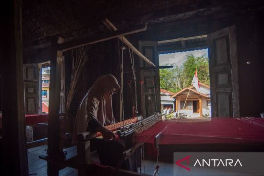 Pesanan tenun Pandai Sikek