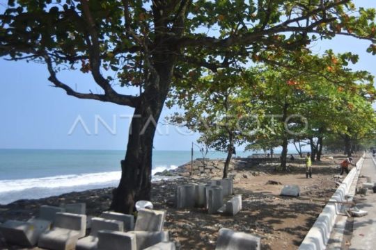 Pengembangan destinasi wisata unggulan Pantai Padang