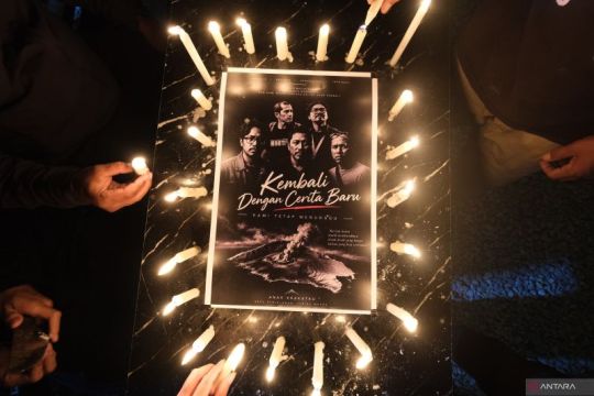 Doa bersama bagi jurnalis yang hilang kontak di Selat Sunda