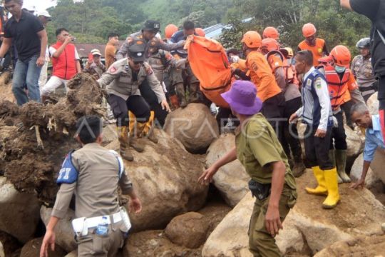 Evakuasi korban banjir bandang Solok