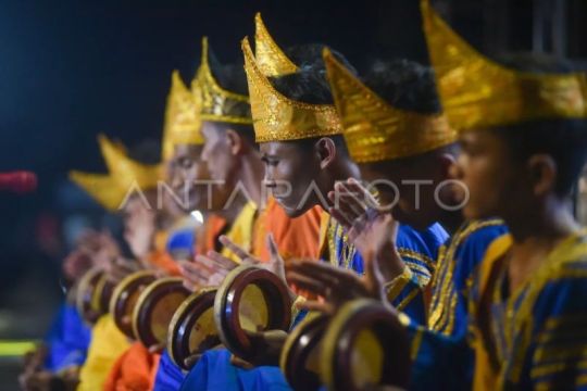 Kesenian tradisi tari indang