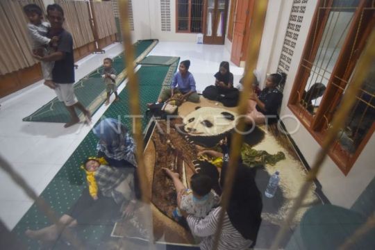 Pengungsi banjir bandang di Padang