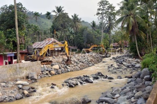 Perbaikan infrastruktur pascabencana di Padang