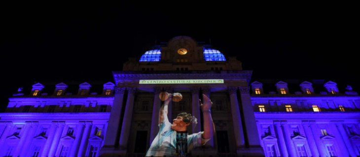 Penggemar meratapi kepergian Diego Maradona