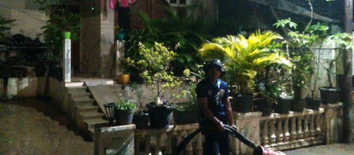 Damkar Jakarta Timur bantu penyedotan banjir di Cipinang Melayu