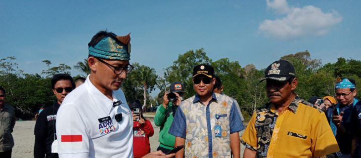 Menparekraf tanam mangrove di Desa Terong Belitung