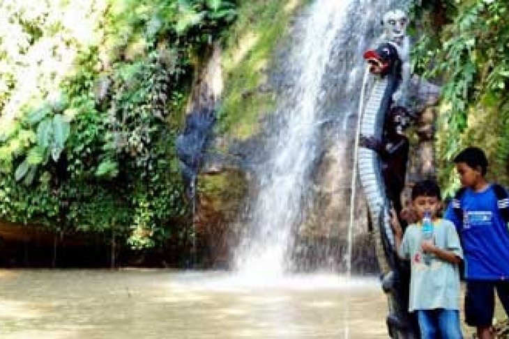 Air Terjun Tanah Merah