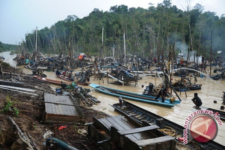 Polisi tangkap tiga penambang emas ilegal di Ketapang