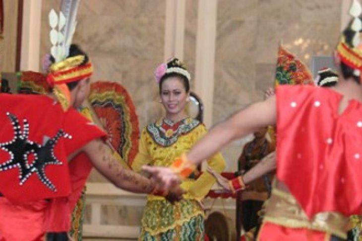 TARI KILAU BORNEO