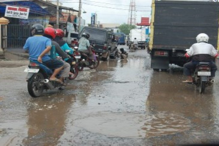 AWAS JALAN BERLUBANG !!!