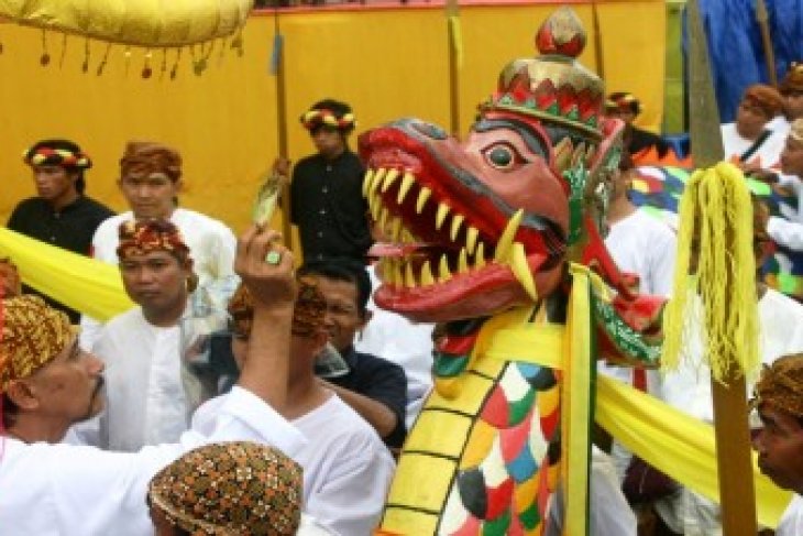 Tepung Tawar Naga