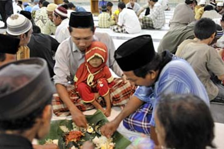 TRADISI "MEGIBUNG" MUSLIM KEPAON