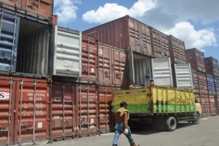 EKSPOR DI PELABUHAN TRISAKTI 