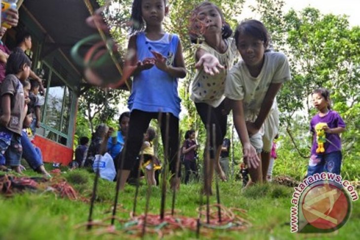 Revitalisasi Permainan Tradisional - ANTARA News - Hubungan Permainan Tradisional Dengan Budaya