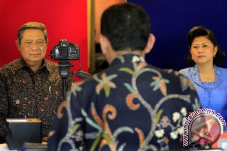 President, First Lady submit personal data to obtain e-ID cards
