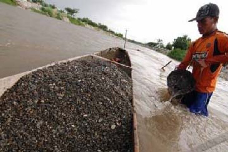 PENAMBANG PASIR TRADISIONAL