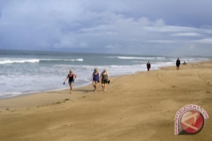 Fewer Tourists Visit Kuta Beach After Nyepi