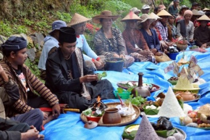 RITUAL AMONG TEBAL