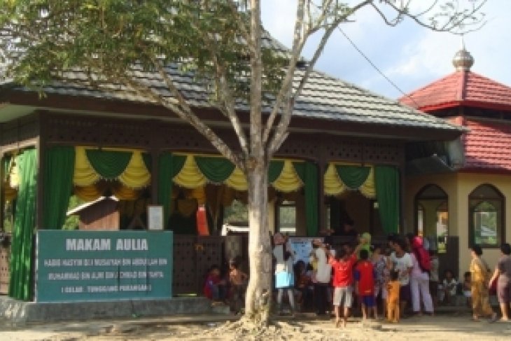 Makam Ulama Besar Tunggang Parangan