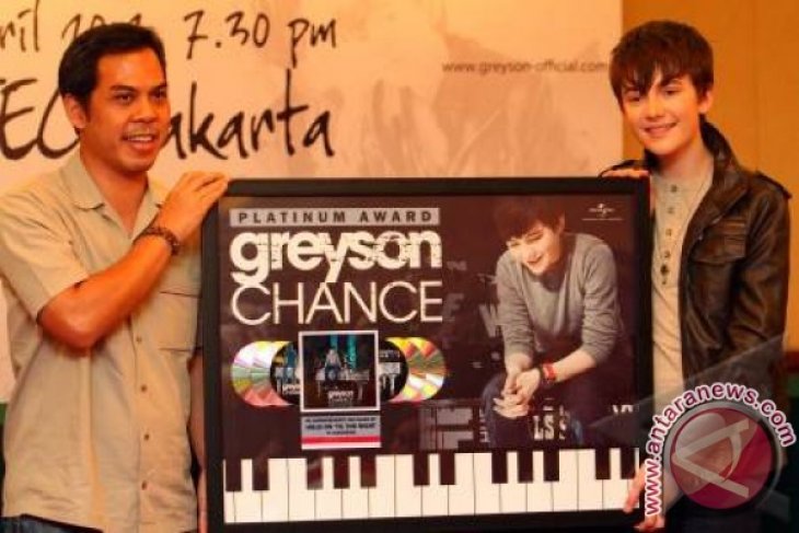 Penyanyi asal Inggris, Greyson Chance.