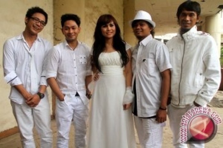 Ariel Cs. Luncurkan Album