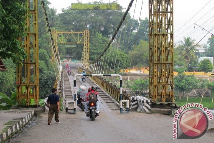 Jembatan Gantung Merangin